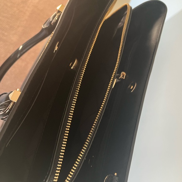 Like new Michael Kors black bag - Picture 6 of 10